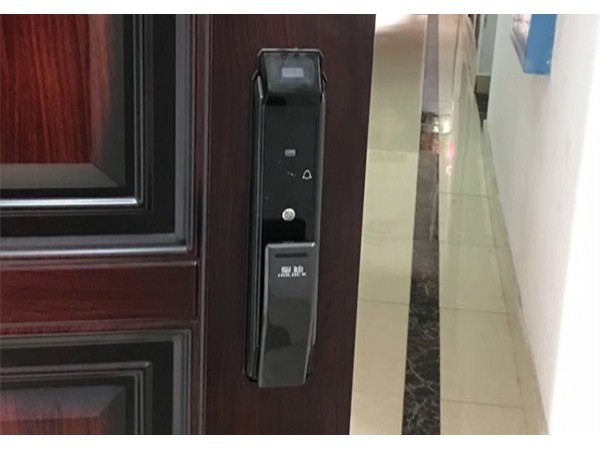 你都找不到指纹头和钥匙孔，这款全自动指纹锁太出色了